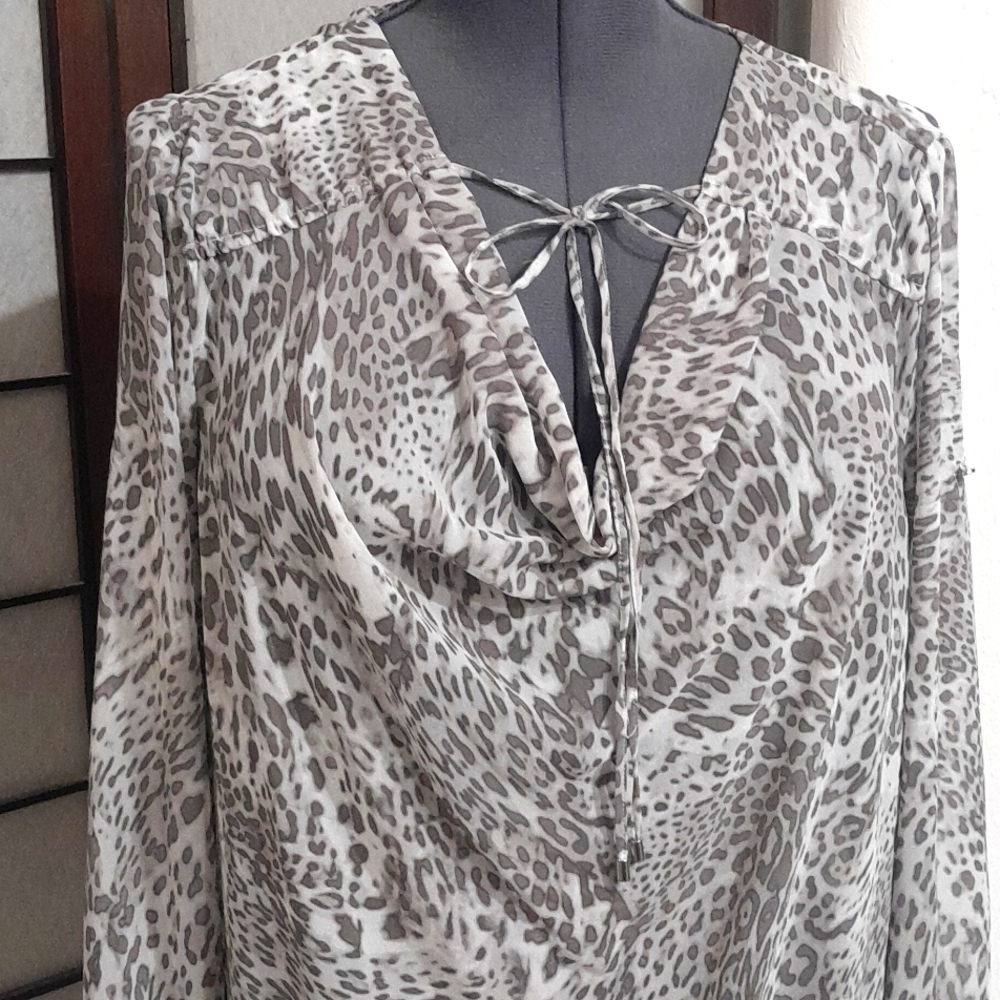 Jennifer Lopez Grey Cheetah Print Long Sleeve Flowy Blouse with Neck Tie Large - Picture 2 of 6